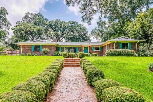 1438 Mitchell Ave in Tallahassee, FL - Building Photo - Building Photo