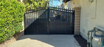 748 Azure Hills Dr in Simi Valley, CA - Building Photo - Building Photo