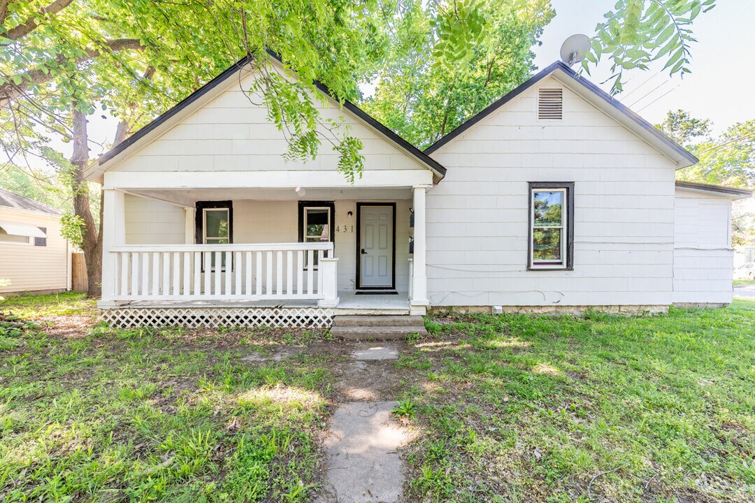 431 Moro St in Manhattan, KS - Building Photo
