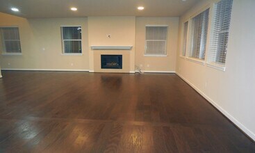 1306 89th Ave SE in Tumwater, WA - Foto de edificio - Building Photo