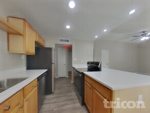 13601 N 41st St in Phoenix, AZ - Building Photo - Building Photo