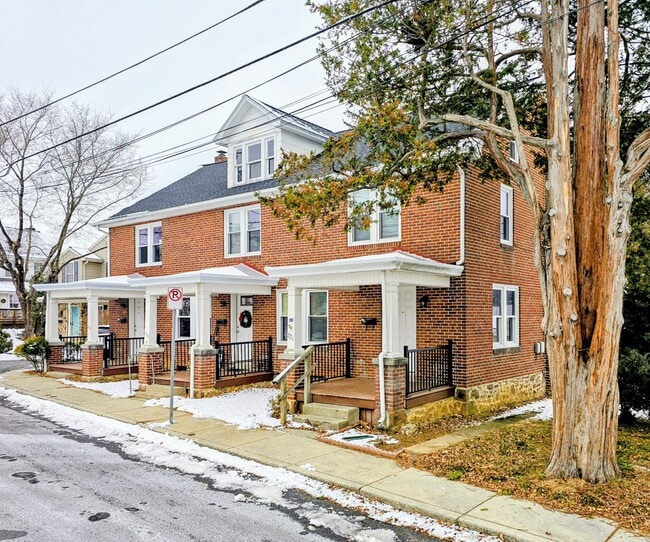 221 Arch St in Ephrata, PA - Building Photo - Building Photo