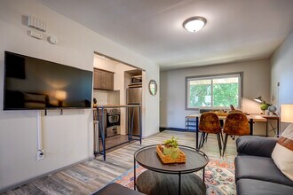 407 S 94th Pl in Milwaukee, WI - Building Photo - Building Photo