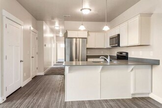 4030 W 1850 N in Lehi, UT - Foto de edificio - Building Photo
