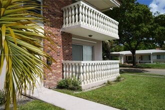 3100 S Le Jeune Rd in Coral Gables, FL - Building Photo - Building Photo