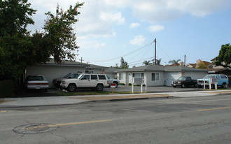 2544-2546 Orange Ave in Costa Mesa, CA - Foto de edificio - Building Photo