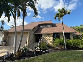 12501 Barrington Ct in Ft. Myers, FL - Building Photo