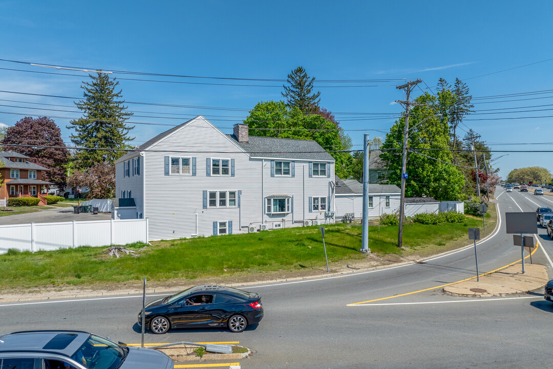 246 Turnpike in North Andover, MA - Foto de edificio