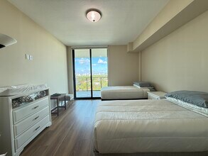 1300 Ponce de Leon Blvd in Coral Gables, FL - Building Photo - Building Photo