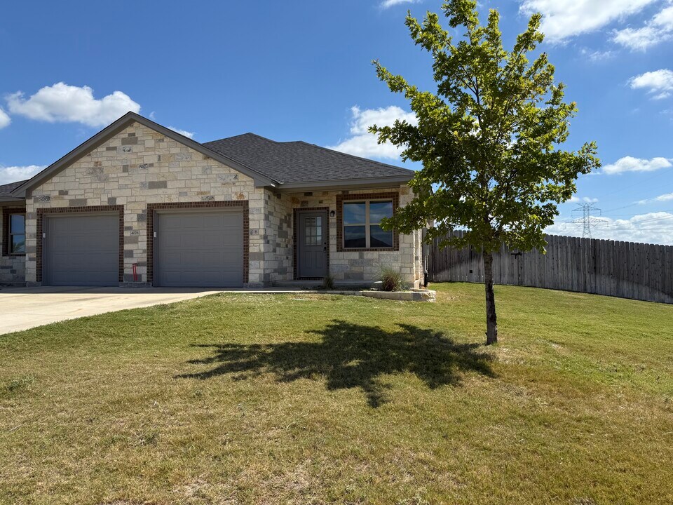 4026 St Peter Lp in Salado, TX - Building Photo