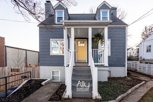 1304 Belleview Ave in Charlottesville, VA - Building Photo