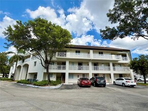 8851 NW 112th Ave in Doral, FL - Building Photo - Building Photo