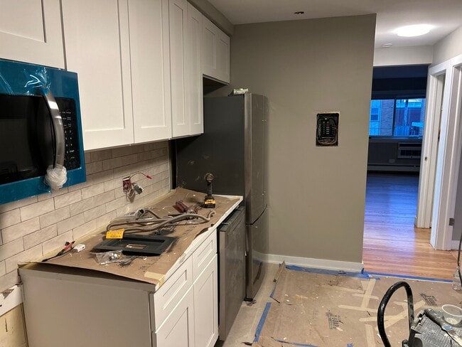 9608 N Greenwood Ave, Unit 1W in Des Plaines, IL - Building Photo - Building Photo