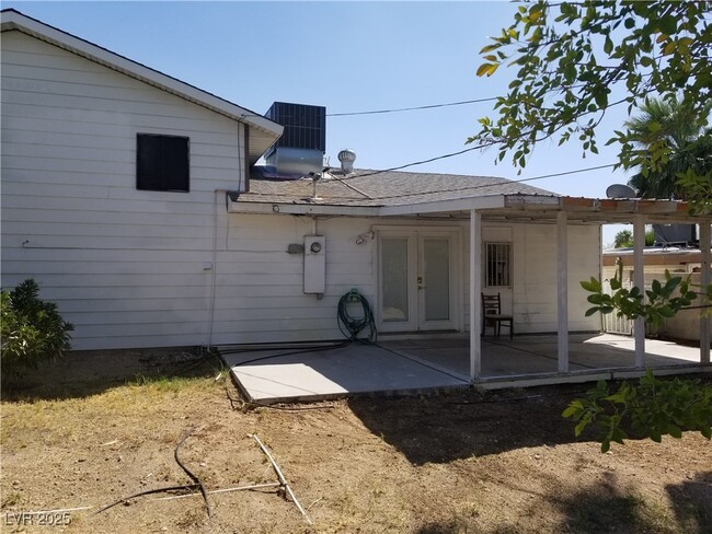 property at 103 S Mallard St