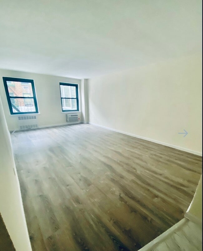210 Atlantic Ave in Lynbrook, NY - Building Photo - Building Photo