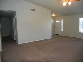 709 Creston Rd-Unit -709C in Paso Robles, CA - Building Photo - Building Photo