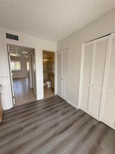 2170 W 60th St in Hialeah, FL - Building Photo - Building Photo