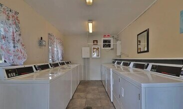 1504 Virginia Ave, Unit 102 in Daytona Beach, FL - Foto de edificio - Building Photo