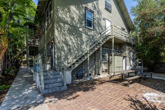 190 S Marengo Ave in Pasadena, CA - Building Photo - Building Photo