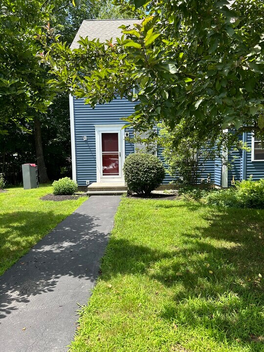 20 Neal Rd in Windham, ME - Building Photo