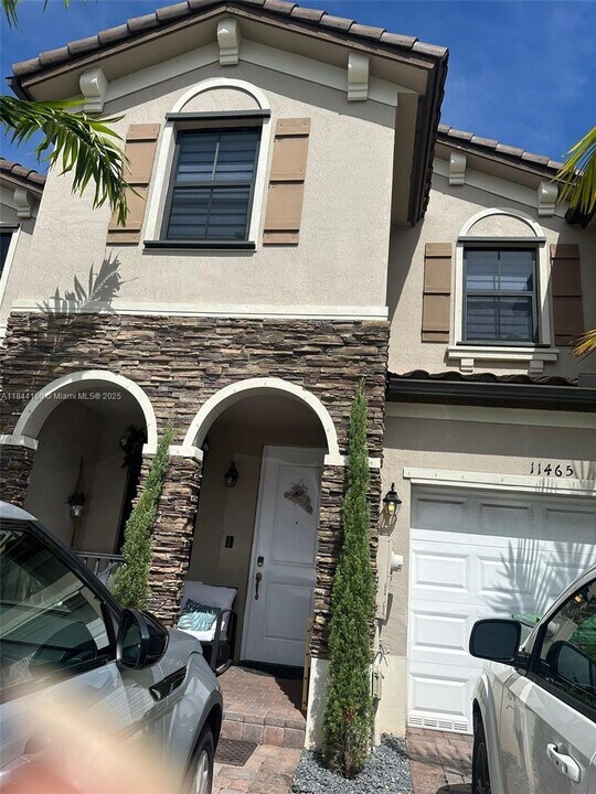 11465 SW 252nd Ter in Homestead, FL - Building Photo