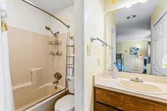 36 Wright Pkwy NW in Fort Walton Beach, FL - Building Photo - Building Photo