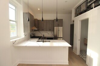 1236 W Hubbard St in Chicago, IL - Building Photo - Building Photo