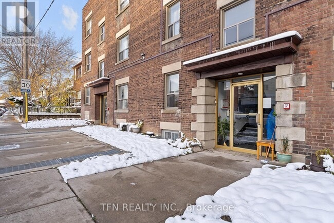 5 Crang Ave in Toronto, ON - Building Photo - Building Photo