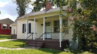 1318 E Cone Blvd in Greensboro, NC - Building Photo