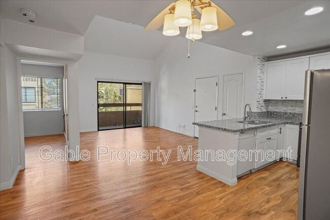 18752 Mandan St in Santa Clarita, CA - Building Photo - Building Photo