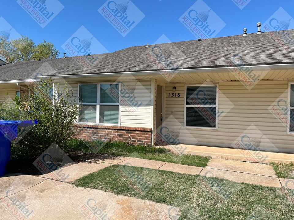 1318 Glen Oaks Ct in Norman, OK - Foto de edificio