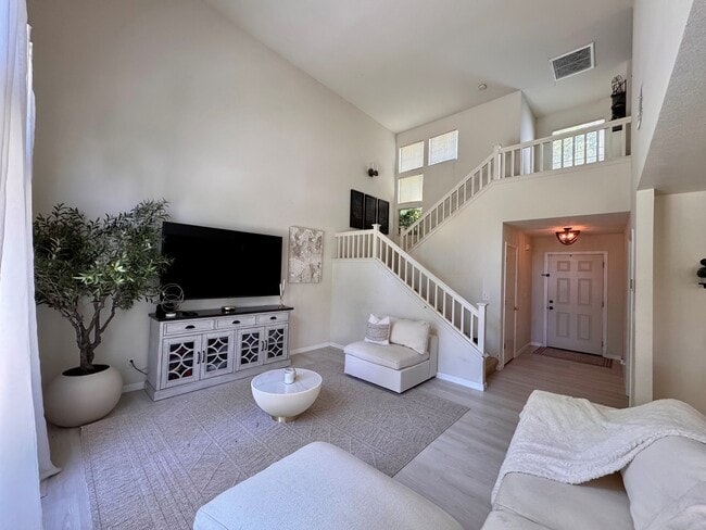 5020 Accrington Way in Sacramento, CA - Foto de edificio - Building Photo