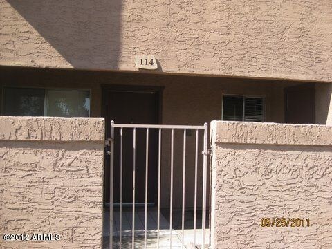 4050 E Cactus Rd in Phoenix, AZ - Building Photo