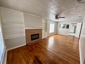 402 W Omega St in Henrietta, TX - Building Photo - Building Photo