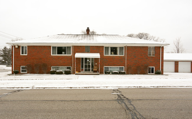 6891 State Rd in Parma, OH - Foto de edificio - Building Photo