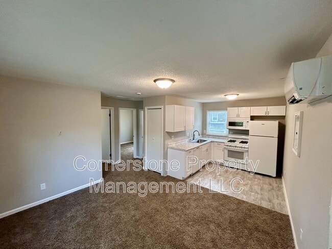 8160 Oak Dr in De Soto, KS - Building Photo - Building Photo