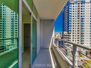 425 Beech St in San Diego, CA - Foto de edificio - Building Photo