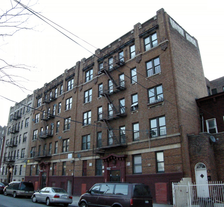 2070-2074 Arthur Ave in Bronx, NY - Building Photo