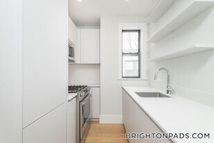 8 Elko St, Unit 12 in Boston, MA - Building Photo