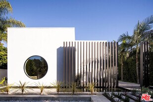 810 Orlando Ave in Los Angeles, CA - Building Photo