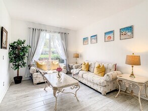 8627 La Isla Dr in Kissimmee, FL - Foto de edificio - Building Photo