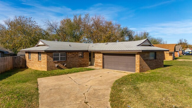 1421 Shalimar Dr in Del City, OK - Building Photo - Building Photo