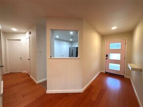 2711 Wilcrest Dr in Austin, TX - Building Photo - Building Photo