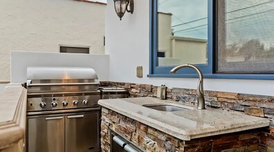 332 S Almont Dr in Beverly Hills, CA - Building Photo - Building Photo