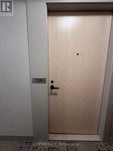 195 Commerce St in Vaughan, ON - Building Photo - Building Photo