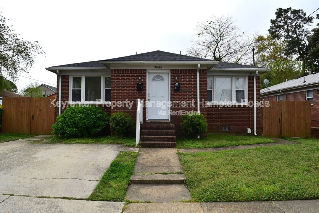 9286 Marlow Ave in Norfolk, VA - Building Photo