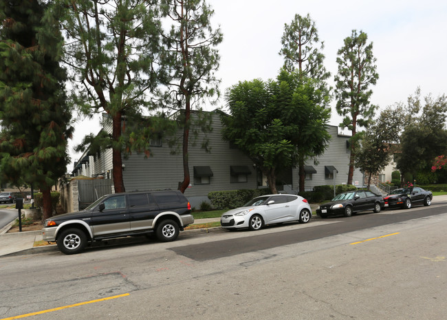 330 W Doran St in Glendale, CA - Foto de edificio - Building Photo