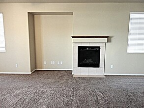 743 Blue Barrel St in Henderson, NV - Building Photo - Building Photo