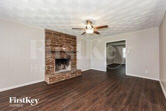 902 Poinsettia Dr in Lancaster, TX - Foto de edificio - Building Photo