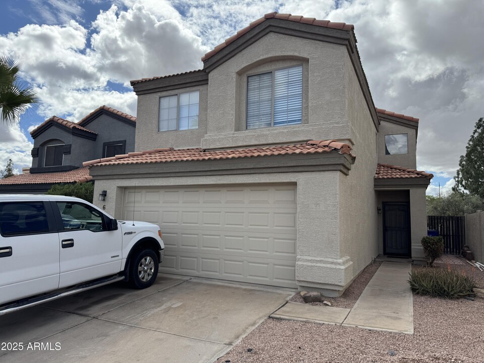 250 W Juniper Ave in Gilbert, AZ - Building Photo